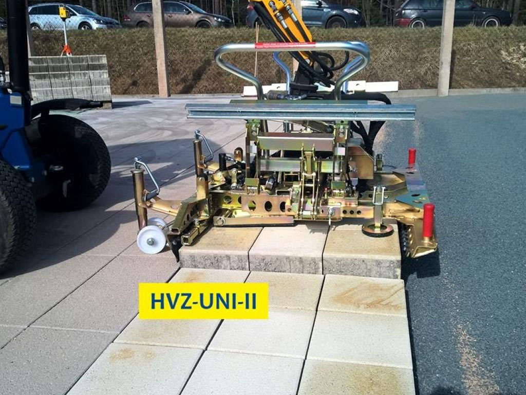 Рис. 3. Гидравлический захват для укладки тротуарной плитки HVZ-UNI-II.
