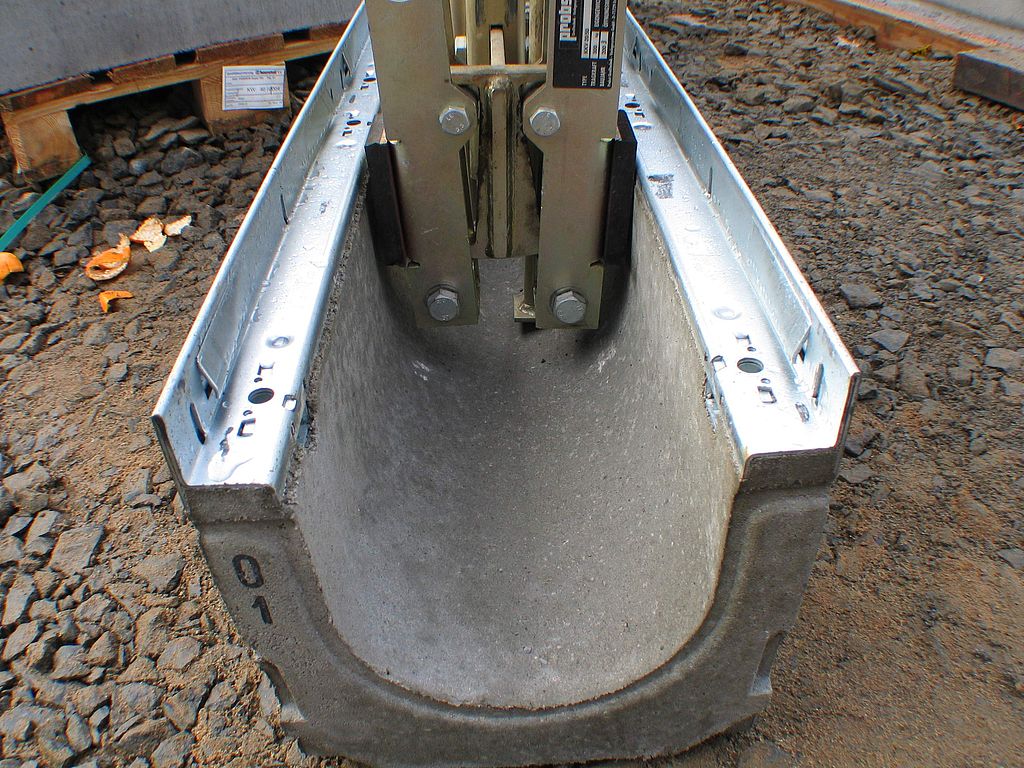 Механический захват KKV-20/30 для бетонных желобов и стоков